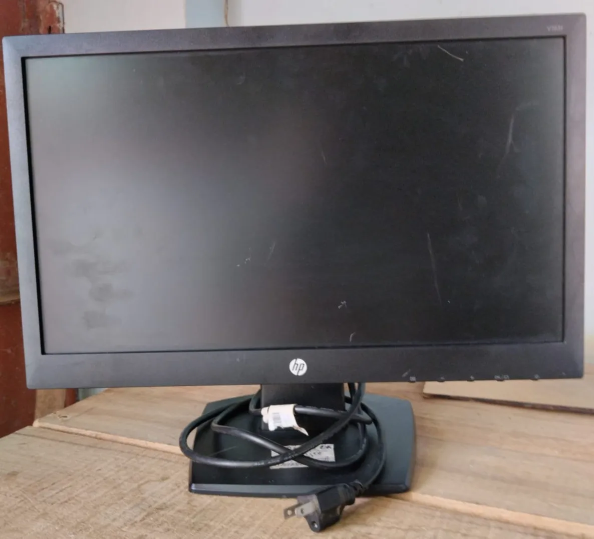 Monitor HP v193f - 18.5" - VGA + cable power